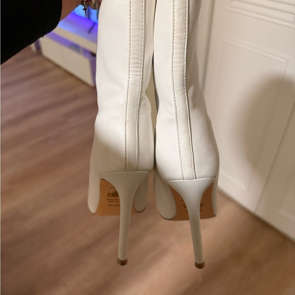 Elegant White Stiletto Boots